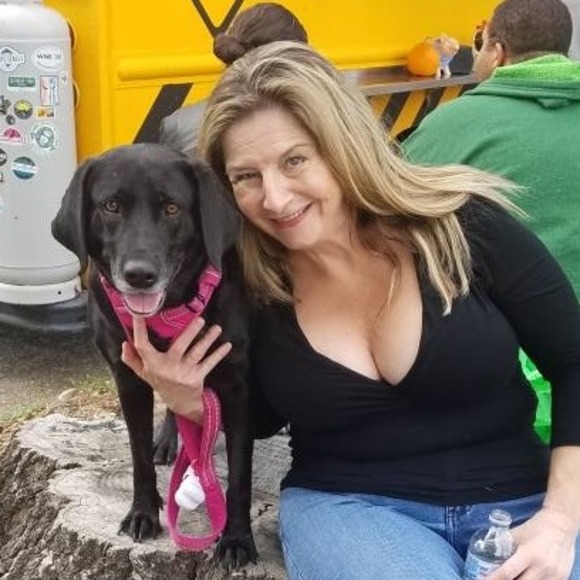 Meet your Posher, Lisa - Picture 1 of 1